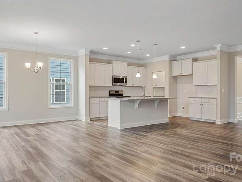 589 Fox Cove Road, Hendersonville, NC 28792.  MLS# CAR4199118, YatesRealty ID 1605. Breakfast area 10'6