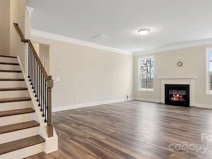 589 Fox Cove Road, Hendersonville, NC 28792.  MLS# CAR4199118, YatesRealty ID 1605. Family Room 16'4