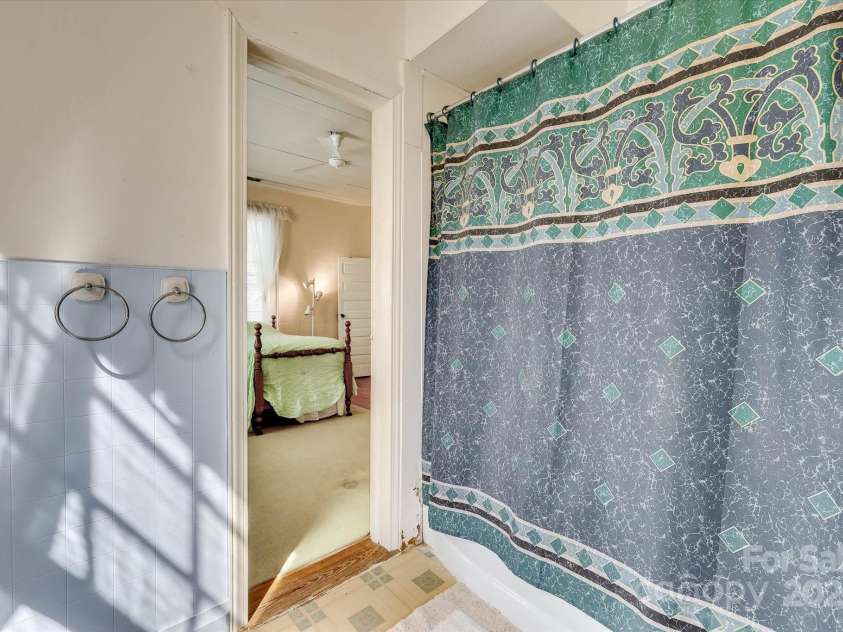 621 Meeting Road, Edgefield, SC 29824.  MLS# CAR4313551, YatesRealty ID 1605. 