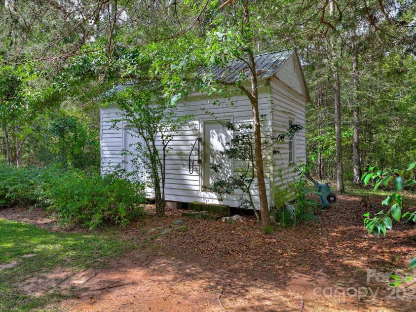 621 Meeting Road, Edgefield, SC 29824.  MLS# CAR4313551, YatesRealty ID 1605. 