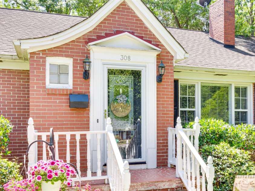 308 Gillsbrook Road, Lancaster, SC 29720.  MLS# CAR4254080, YatesRealty ID 16050. 