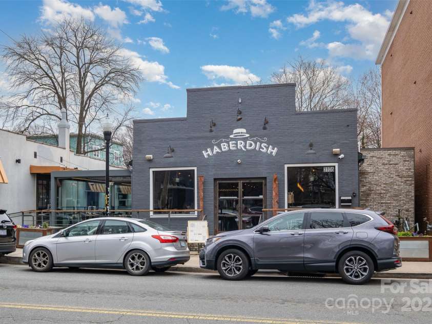 3231 Eastwood Drive, Charlotte, NC 28205.  MLS# CAR4228945, YatesRealty ID 16051. 6min to southern comfort food and craft cocktails nearby