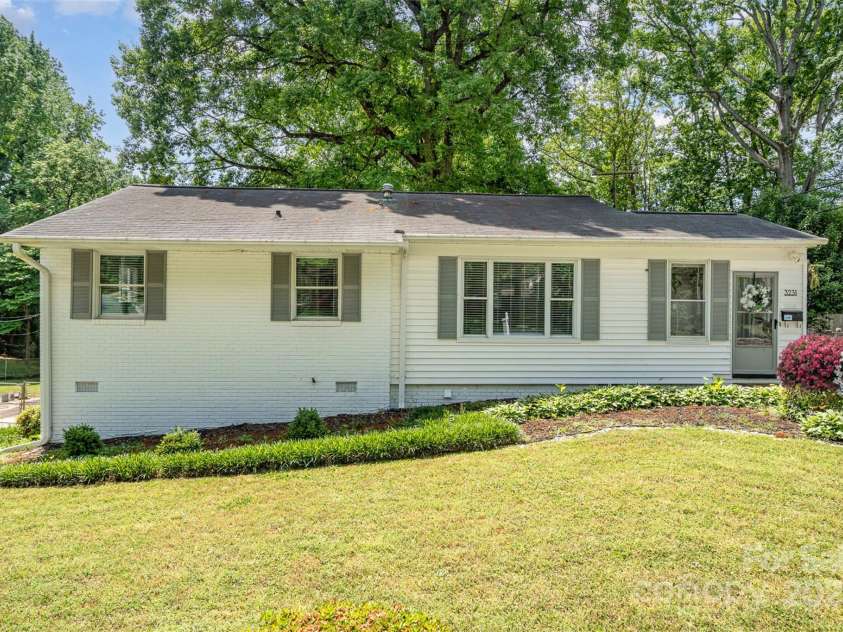 3231 Eastwood Drive, Charlotte, NC 28205.  MLS# CAR4228945, YatesRealty ID 16051. Charming curb appeal in a vibrant location.