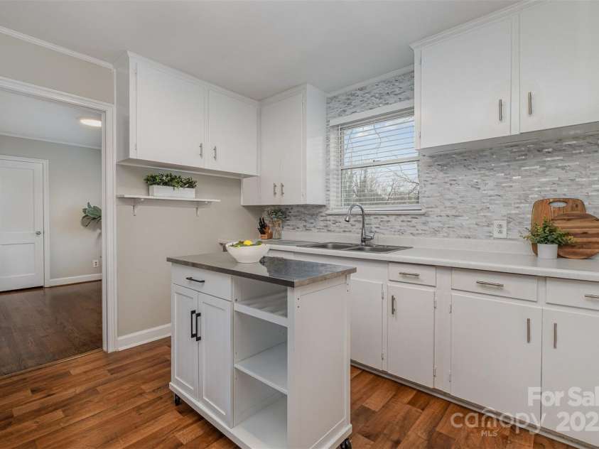 3231 Eastwood Drive, Charlotte, NC 28205.  MLS# CAR4228945, YatesRealty ID 16051. Classic white kitchen with modern backsplash