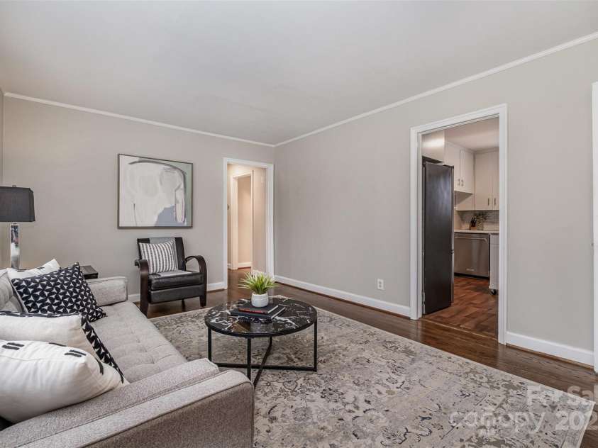 3231 Eastwood Drive, Charlotte, NC 28205.  MLS# CAR4228945, YatesRealty ID 16051. Low-maintenance finishes & smart layout that's turnkey living
