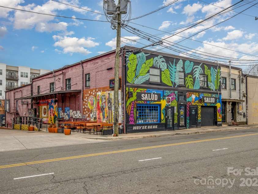 3231 Eastwood Drive, Charlotte, NC 28205.  MLS# CAR4228945, YatesRealty ID 16051. Only 5 minutes to enjoy pizza, craft beer, local vibes & outdoor seating