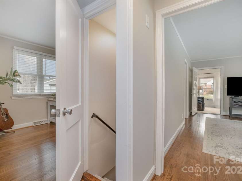 3231 Eastwood Drive, Charlotte, NC 28205.  MLS# CAR4228945, YatesRealty ID 16051. Private access to a fully finished lower-level suite