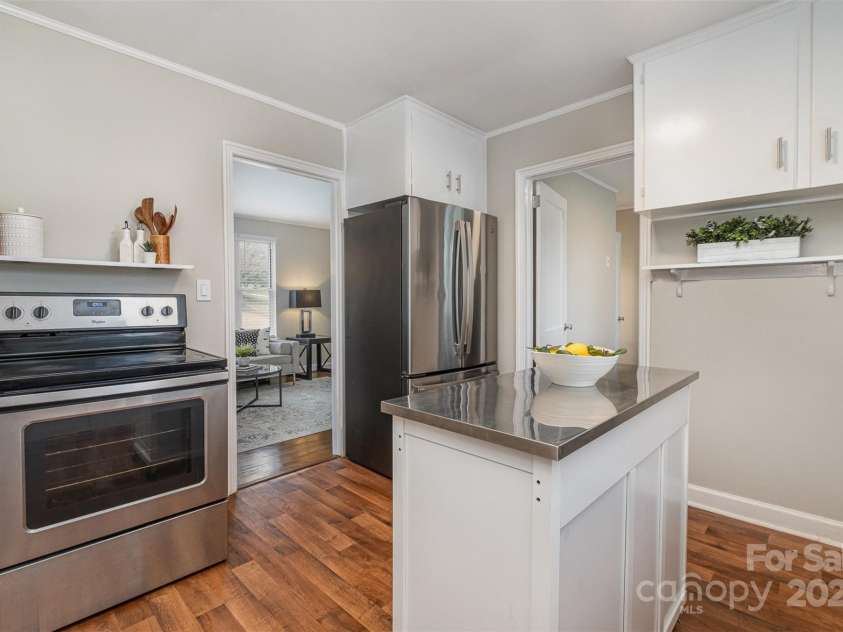 3231 Eastwood Drive, Charlotte, NC 28205.  MLS# CAR4228945, YatesRealty ID 16051. Stainless steel appliances convey