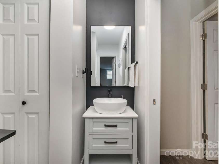 3231 Eastwood Drive, Charlotte, NC 28205.  MLS# CAR4228945, YatesRealty ID 16051. Thoughtfully designed for style and function