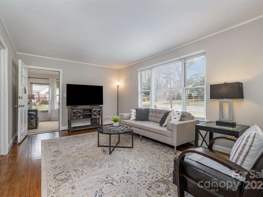 3231 Eastwood Drive, Charlotte, NC 28205.  MLS# CAR4228945, YatesRealty ID 16051. True hardwood floors greet you upon entry