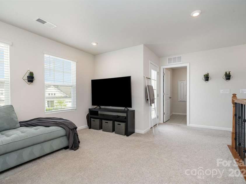 9102 Buckley Court, Charlotte, NC 28269.  MLS# CAR4247901, YatesRealty ID 16054. 