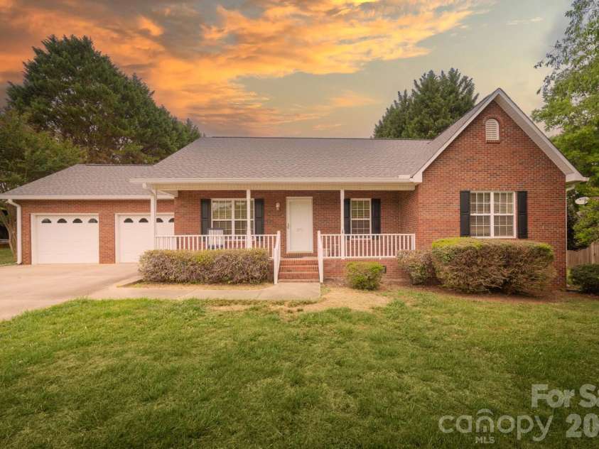 3971 Rolling Meadow Lane, Lincolnton, NC 28092.  MLS# CAR4373846, YatesRealty ID 16055. Beautiful sunsets 