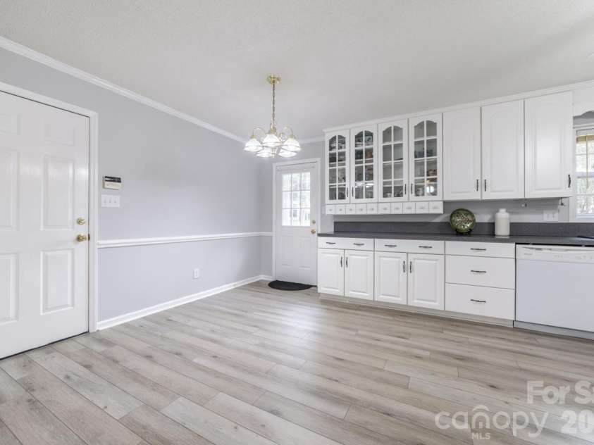 3971 Rolling Meadow Lane, Lincolnton, NC 28092.  MLS# CAR4373846, YatesRealty ID 16055. Open dining area