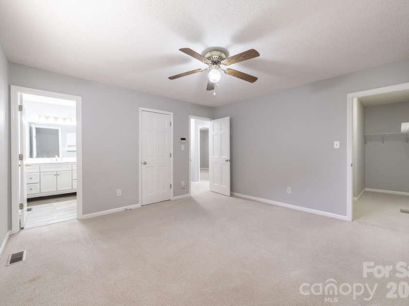 3971 Rolling Meadow Lane, Lincolnton, NC 28092.  MLS# CAR4373846, YatesRealty ID 16055. Primary Bath