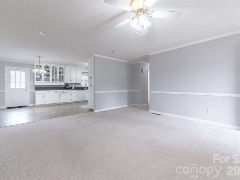 3971 Rolling Meadow Lane, Lincolnton, NC 28092.  MLS# CAR4373846, YatesRealty ID 16055. Very open living area