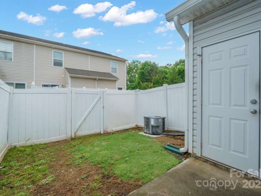 13358 Calloway Glen Drive, Charlotte, NC 28273.  MLS# CAR4258766, YatesRealty ID 16056. 