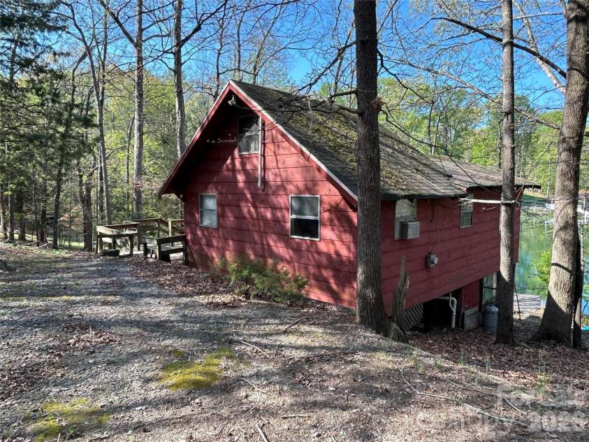 153 Barksdale Lane, Mooresville, NC 28117.  MLS# CAR4364468, YatesRealty ID 16056. 