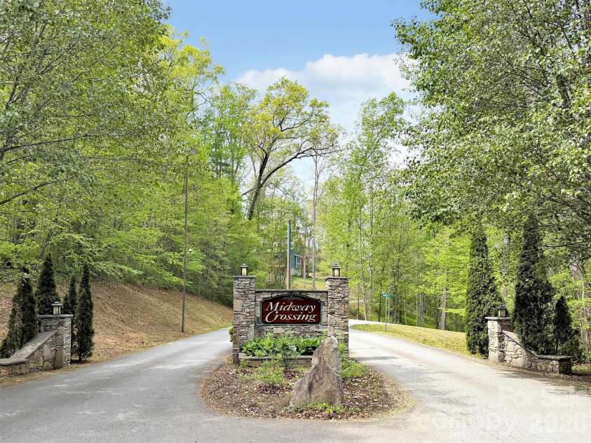 237 Midway Crossing, Clyde, NC 28721.  MLS# CAR4374416, YatesRealty ID 16057. 