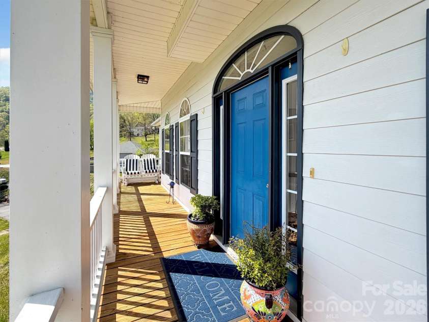 237 Midway Crossing, Clyde, NC 28721.  MLS# CAR4374416, YatesRealty ID 16057. 