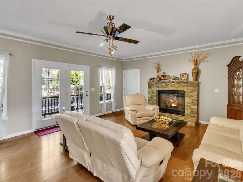 237 Midway Crossing, Clyde, NC 28721.  MLS# CAR4374416, YatesRealty ID 16057. 