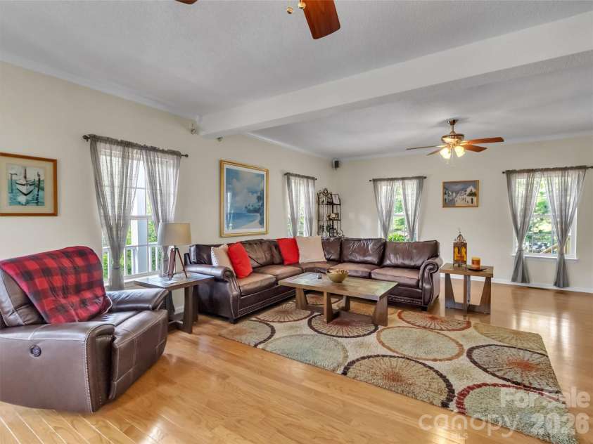 237 Midway Crossing, Clyde, NC 28721.  MLS# CAR4374416, YatesRealty ID 16057. 