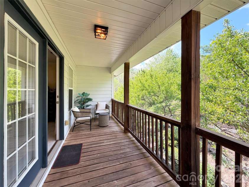 237 Midway Crossing, Clyde, NC 28721.  MLS# CAR4374416, YatesRealty ID 16057. 