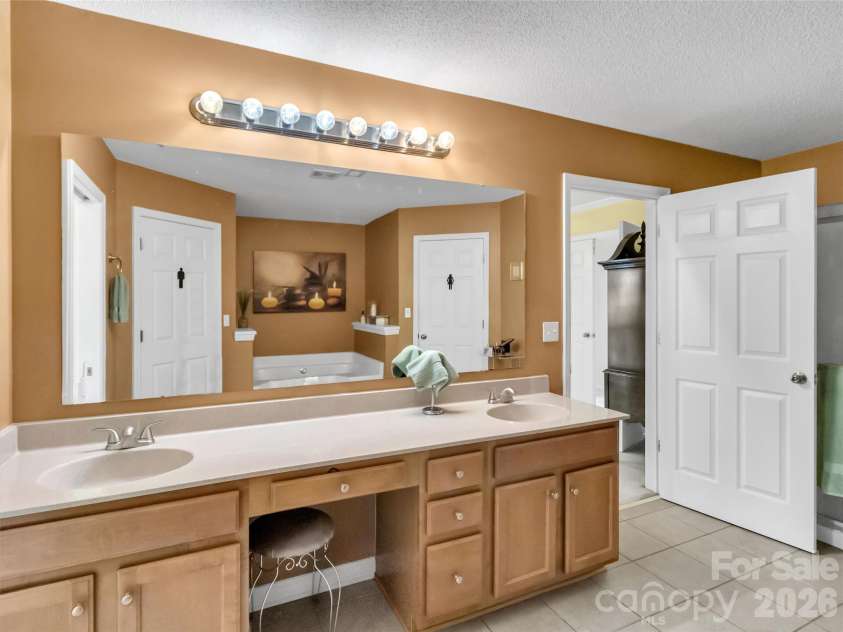 237 Midway Crossing, Clyde, NC 28721.  MLS# CAR4374416, YatesRealty ID 16057. 