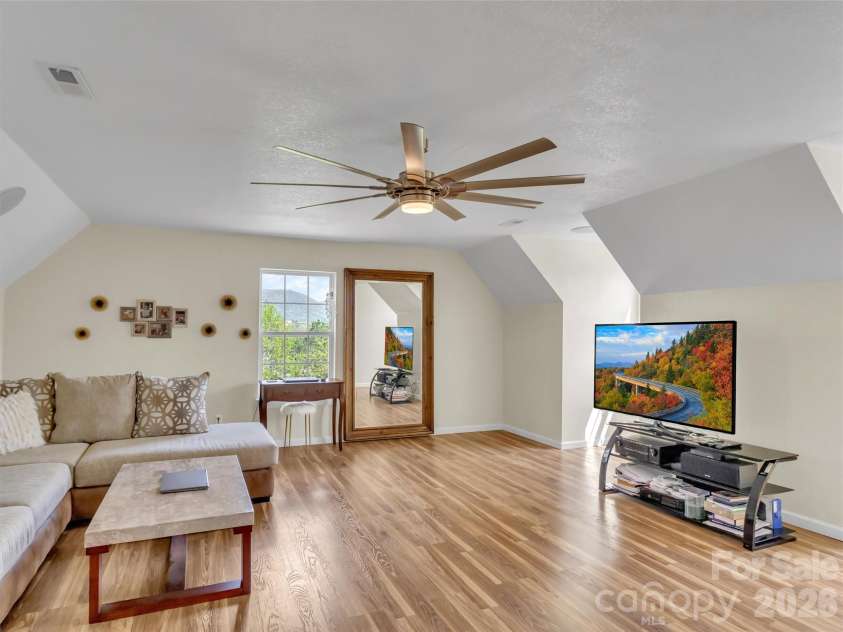 237 Midway Crossing, Clyde, NC 28721.  MLS# CAR4374416, YatesRealty ID 16057. 