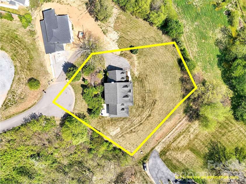 237 Midway Crossing, Clyde, NC 28721.  MLS# CAR4374416, YatesRealty ID 16057. 