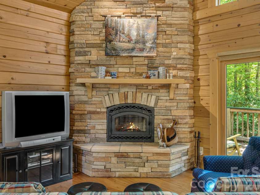 240 Ravenswood Drive, Marion, NC 28752.  MLS# CAR4322365, YatesRealty ID 16058. 