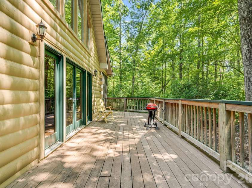240 Ravenswood Drive, Marion, NC 28752.  MLS# CAR4322365, YatesRealty ID 16058. 
