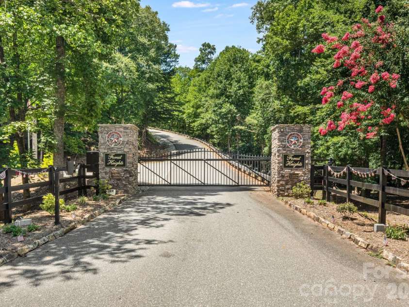 240 Ravenswood Drive, Marion, NC 28752.  MLS# CAR4322365, YatesRealty ID 16058. 