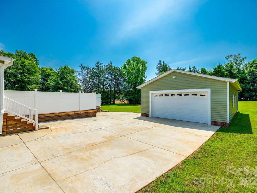 752 Chipmeadow Lane, York, SC 29745.  MLS# CAR4259145, YatesRealty ID 16058. Detached Garage