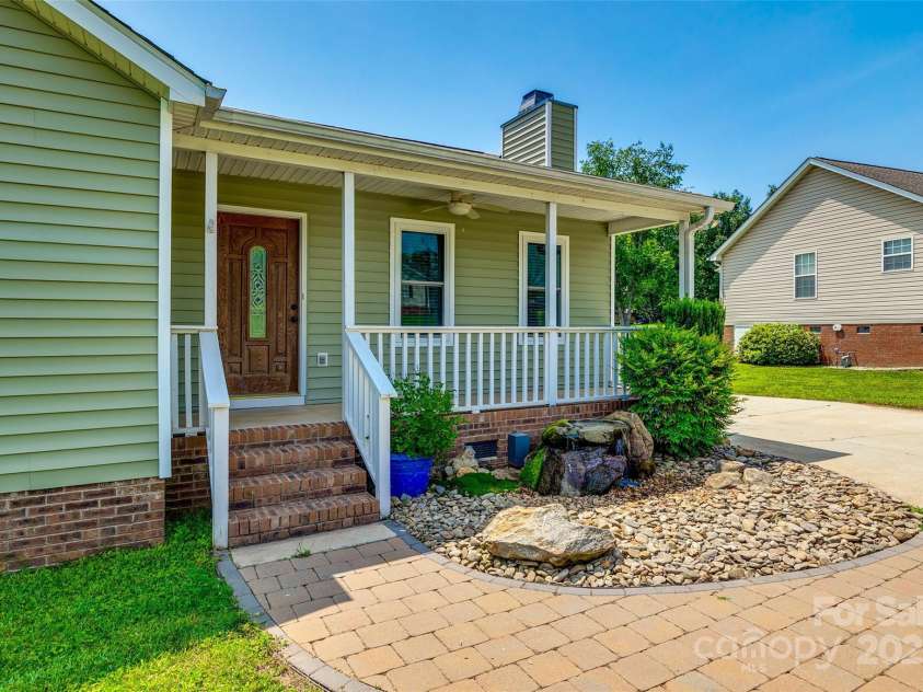 752 Chipmeadow Lane, York, SC 29745.  MLS# CAR4259145, YatesRealty ID 16058. Entrance