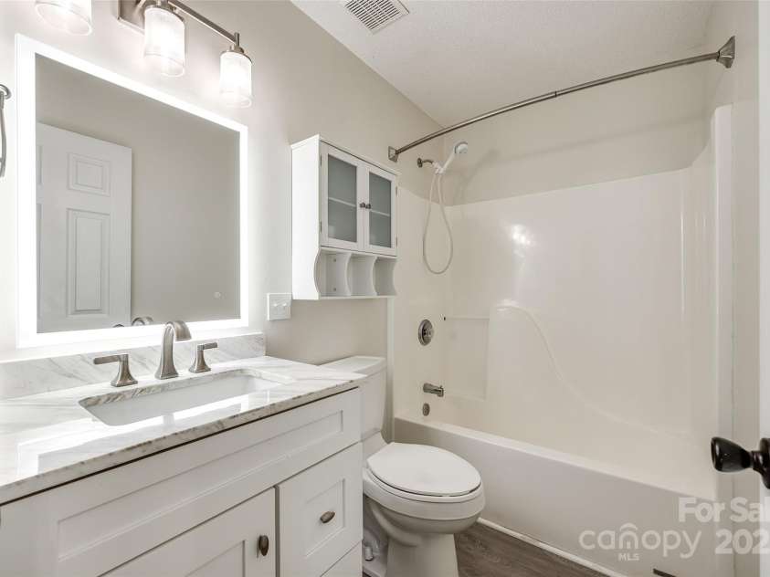 752 Chipmeadow Lane, York, SC 29745.  MLS# CAR4259145, YatesRealty ID 16058. Hall Full-Bath