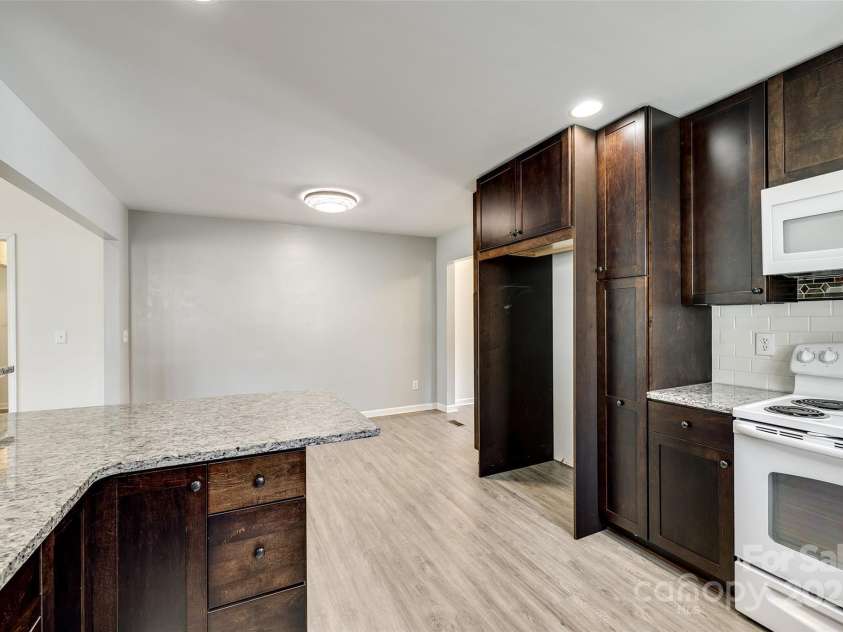 752 Chipmeadow Lane, York, SC 29745.  MLS# CAR4259145, YatesRealty ID 16058. Kitchen