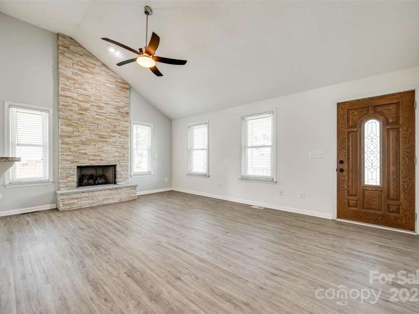 752 Chipmeadow Lane, York, SC 29745.  MLS# CAR4259145, YatesRealty ID 16058. Living Room