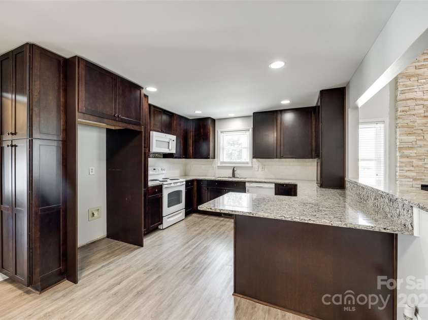 752 Chipmeadow Lane, York, SC 29745.  MLS# CAR4259145, YatesRealty ID 16058. Open Kitchen