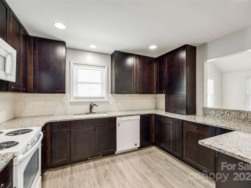 752 Chipmeadow Lane, York, SC 29745.  MLS# CAR4259145, YatesRealty ID 16058. Open Kitchen