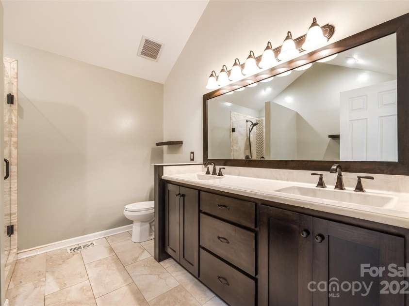 752 Chipmeadow Lane, York, SC 29745.  MLS# CAR4259145, YatesRealty ID 16058. Primary Bathroom