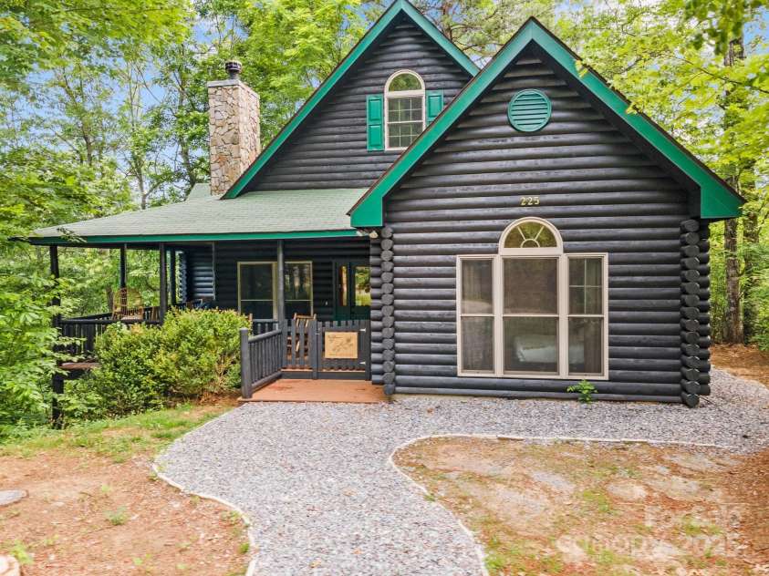 225 Magnolia Drive, Bryson City, NC 28713.  MLS# CAR4256326, YatesRealty ID 16059. 