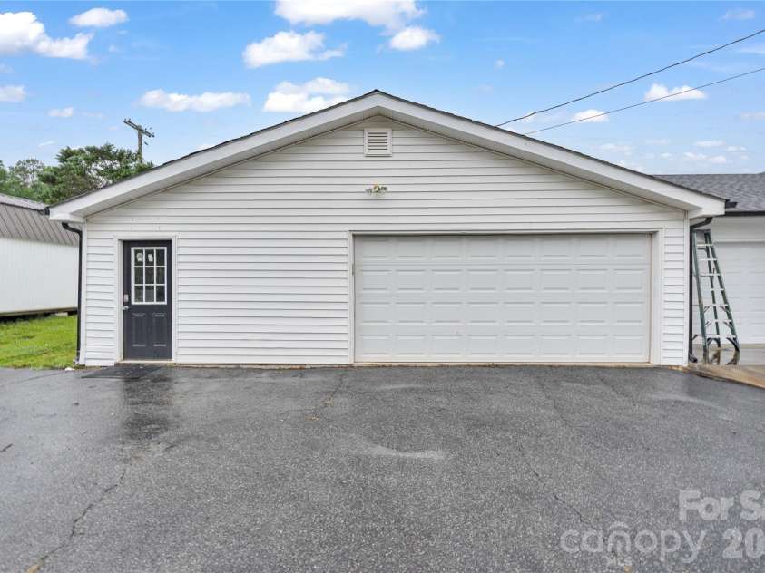 2524 Griffith Road, Monroe, NC 28112.  MLS# CAR4420258, YatesRealty ID 16059. 