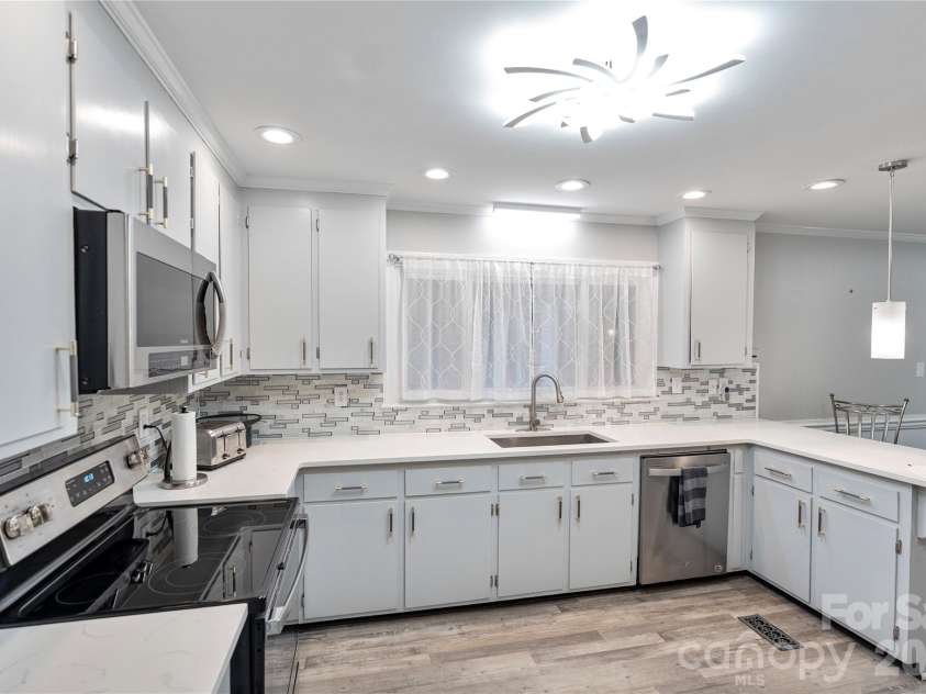 2524 Griffith Road, Monroe, NC 28112.  MLS# CAR4420258, YatesRealty ID 16059. Kitchen