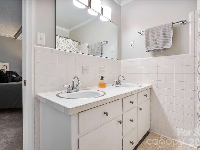 2524 Griffith Road, Monroe, NC 28112.  MLS# CAR4420258, YatesRealty ID 16059. Primary Bath