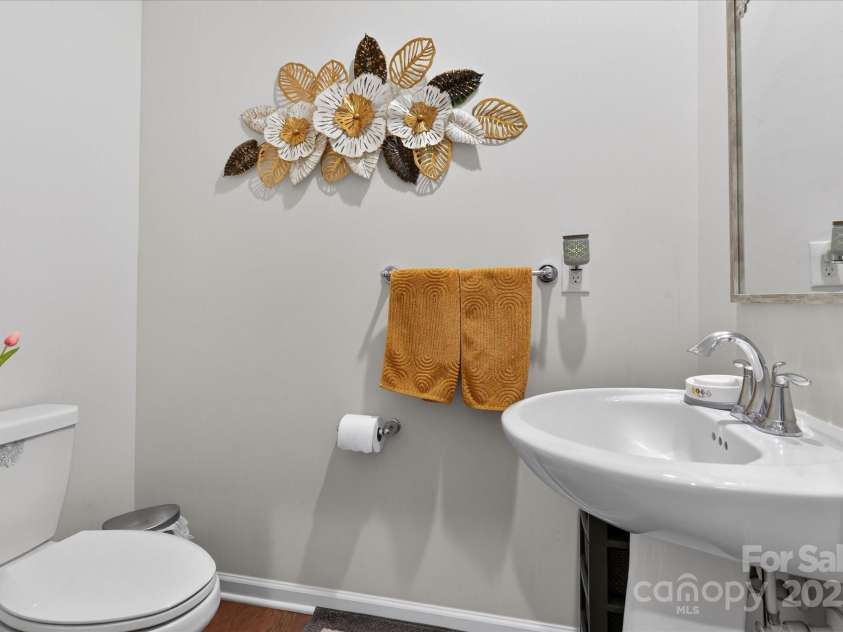 13017 Cinnamon Fern Lane, Mint Hill, NC 28227.  MLS# CAR4330864, YatesRealty ID 1606. Powder Room