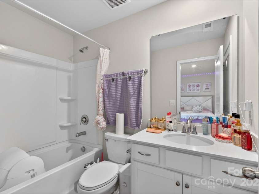 13017 Cinnamon Fern Lane, Mint Hill, NC 28227.  MLS# CAR4330864, YatesRealty ID 1606. Upstairs Bathroom