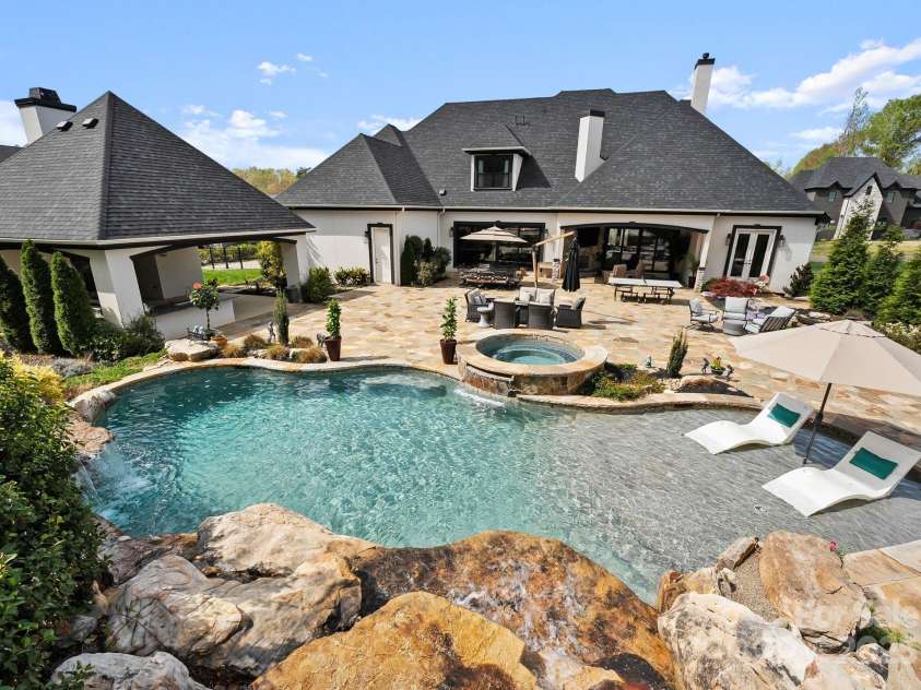 129 Hunts Landing Drive, Mooresville, NC 28117.  MLS# CAR4244761, YatesRealty ID 16060. 