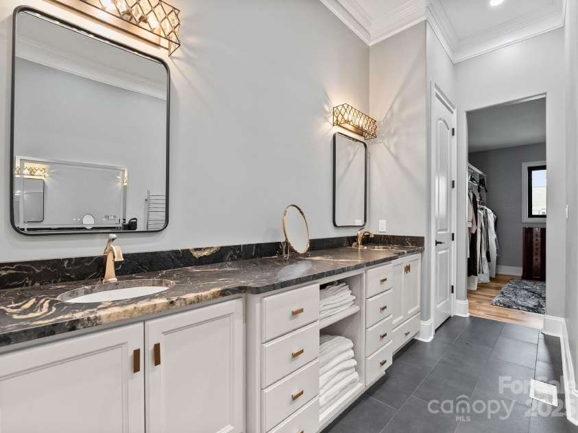 129 Hunts Landing Drive, Mooresville, NC 28117.  MLS# CAR4244761, YatesRealty ID 16060. 