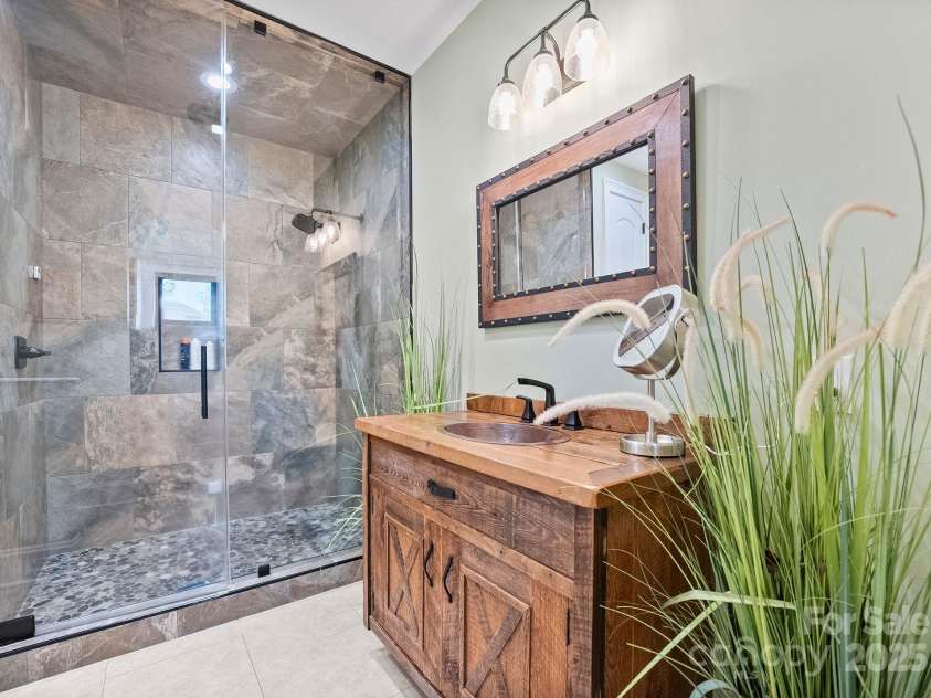 129 Hunts Landing Drive, Mooresville, NC 28117.  MLS# CAR4244761, YatesRealty ID 16060. 