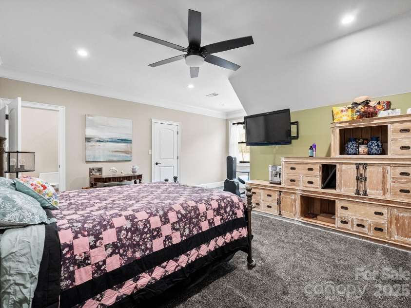 129 Hunts Landing Drive, Mooresville, NC 28117.  MLS# CAR4244761, YatesRealty ID 16060. 